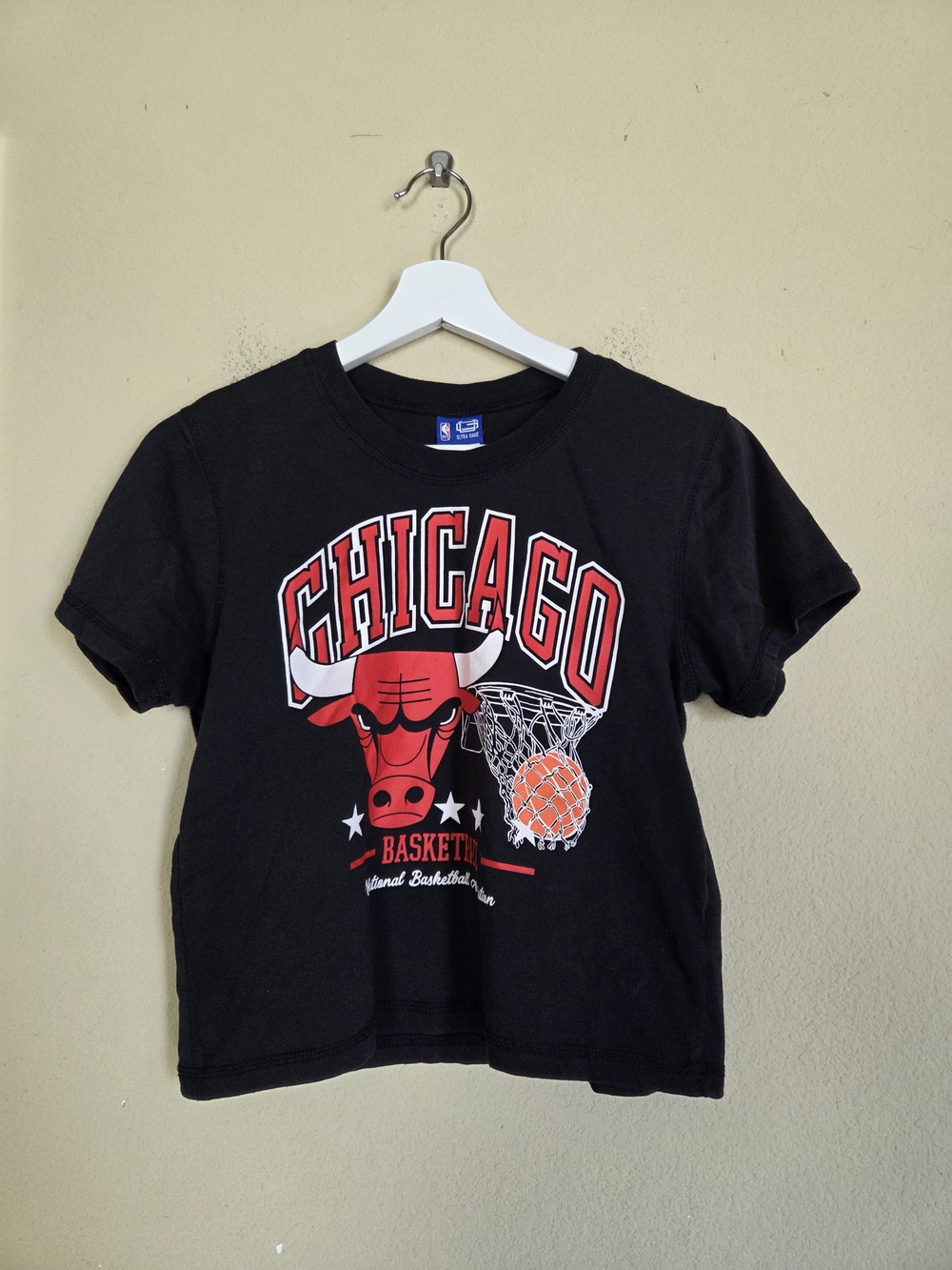 NBA Chicago Bulls Black Red Graphic Crop Tee